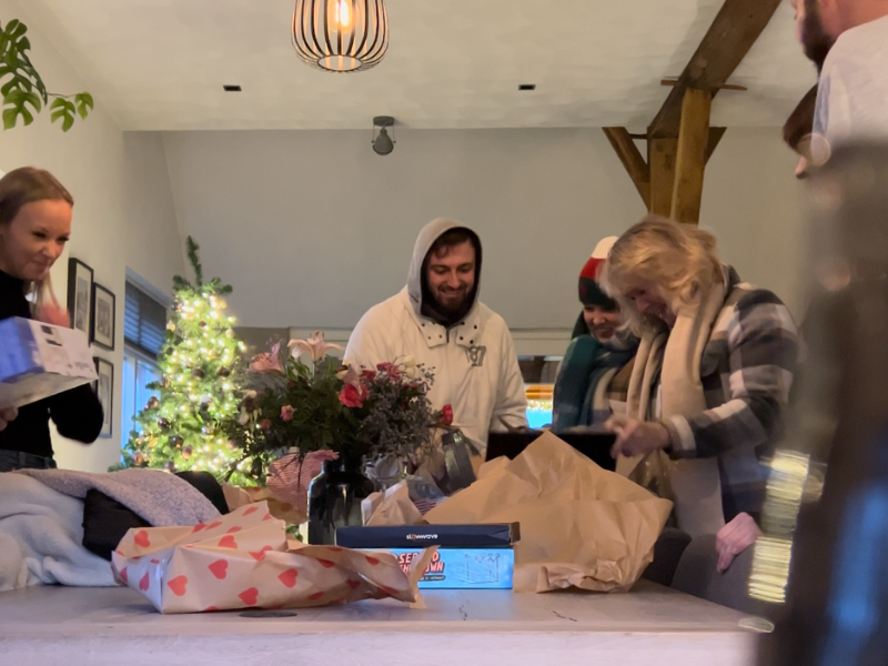 Kinder- en babyspeelgoed cadeau geven als zwangerschapsaankondiging