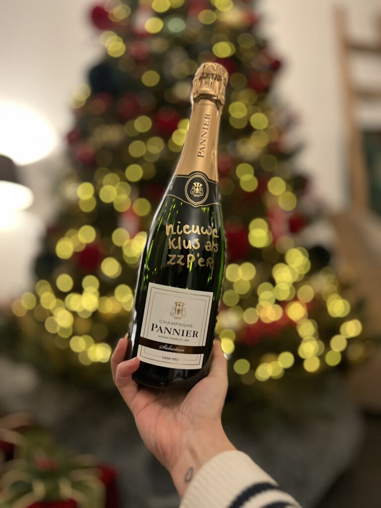 Doelen voor 2025 op champagneflessen