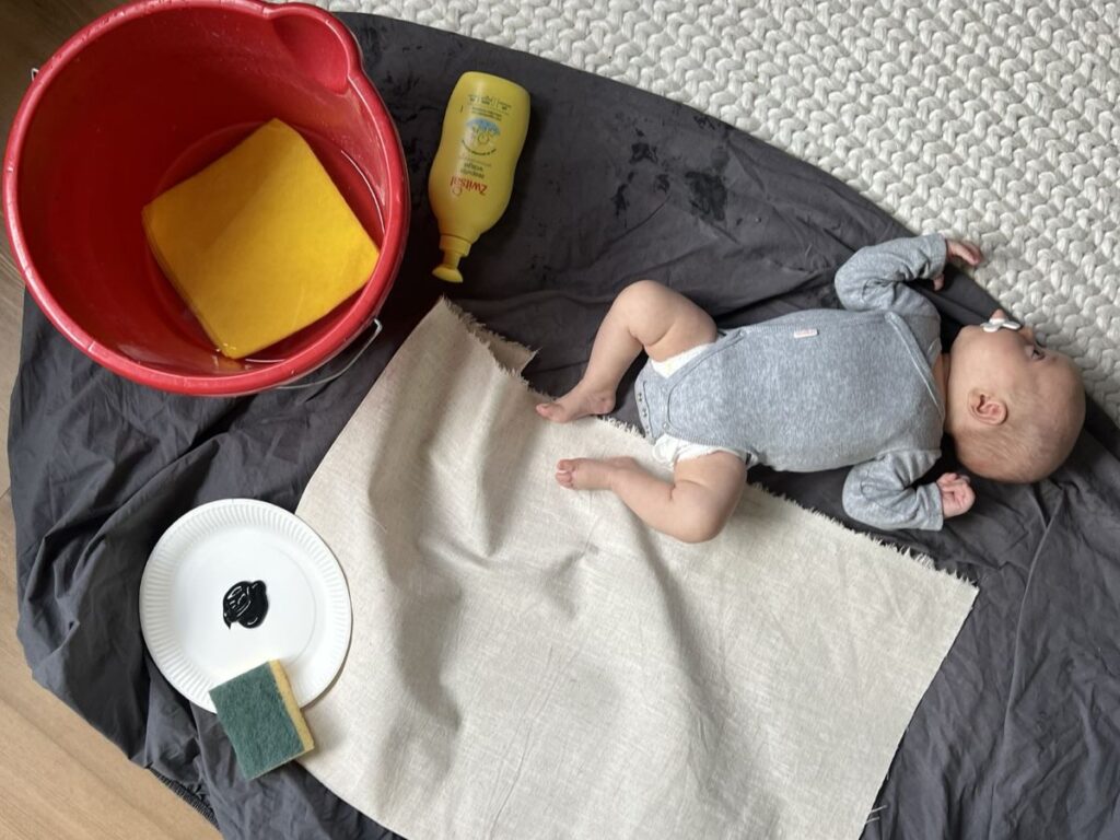Voetafdruk baby vastleggen met verf