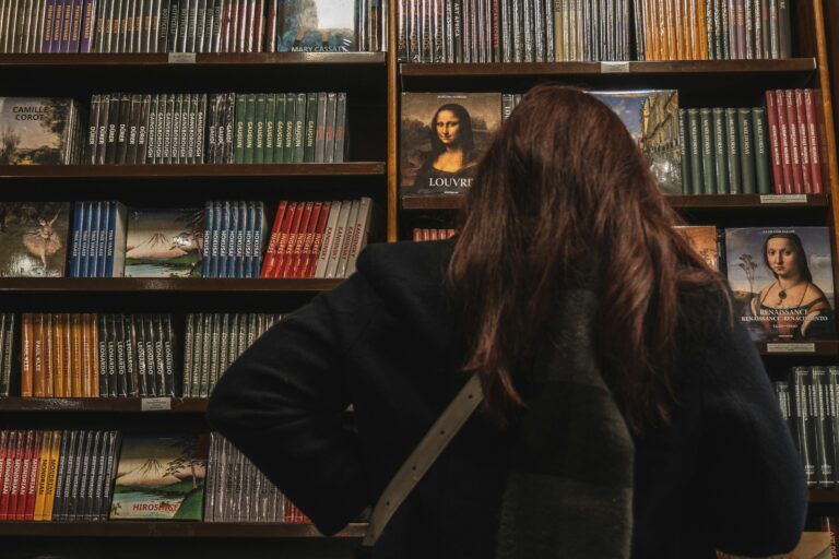Introverte baan in de bibliotheek